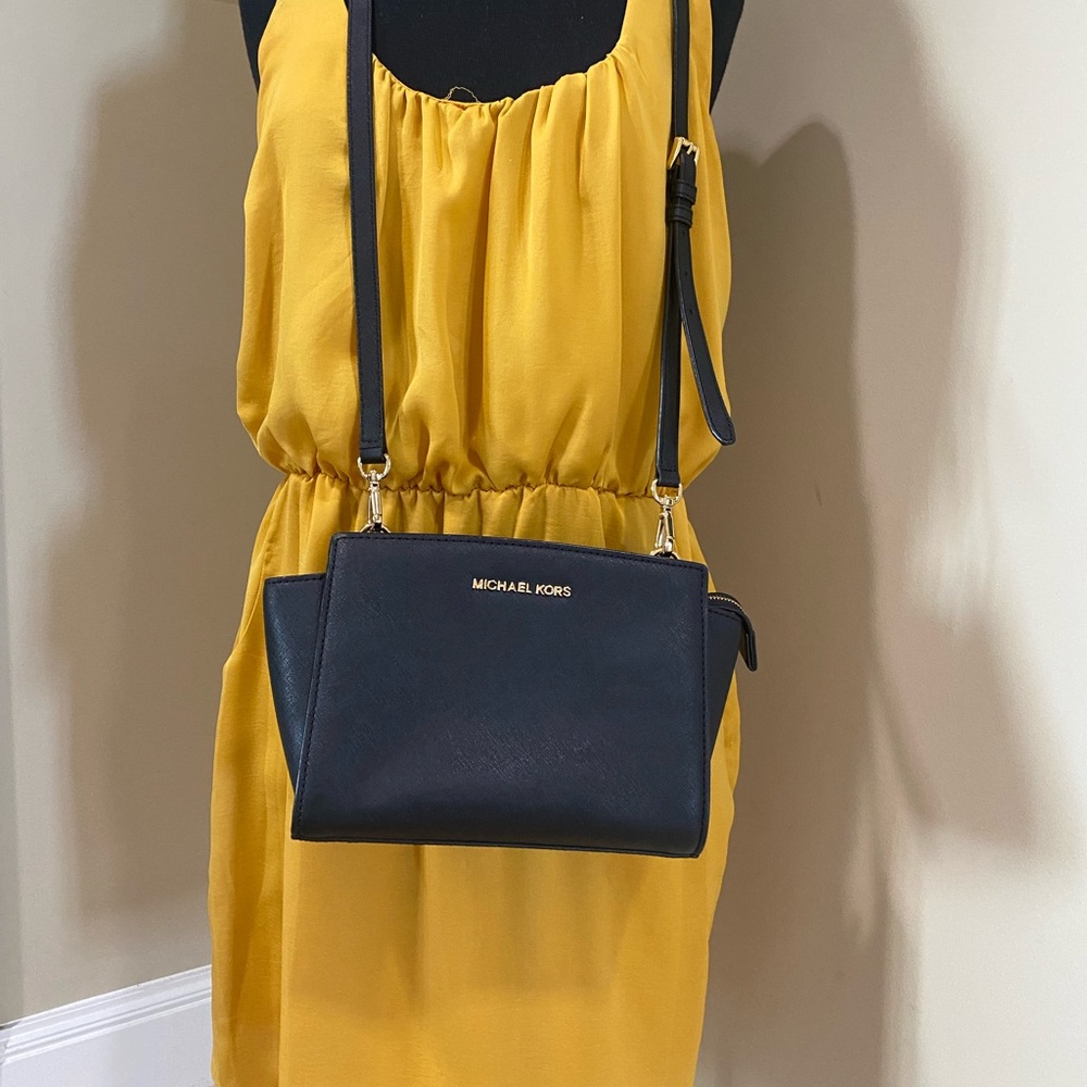 Michael Kors Elegant Black Crossbody Bag